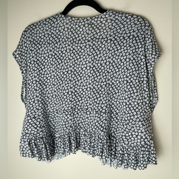 Urban Outfitters Womens Black White Knit Ruffle Cropped Babydoll Button Up Top M - Picture 5 of 10